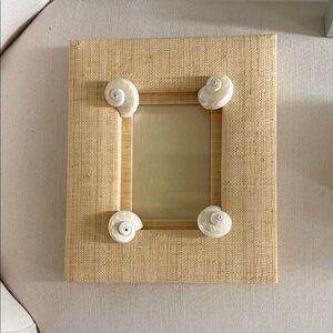 Rattan Natural Shell-Embellished Photo Frame, holds 3 x 5 photo, great condition